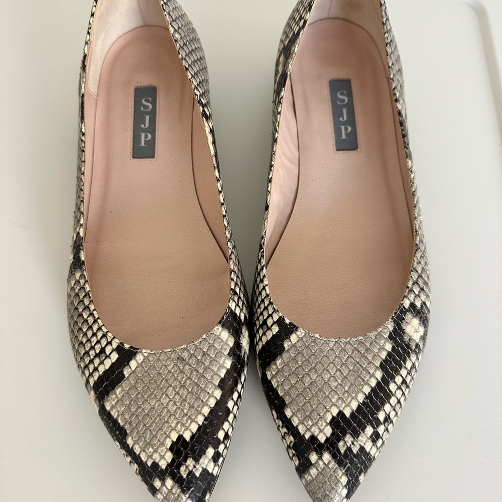 Snakeskin print Pointed-Toe Flats